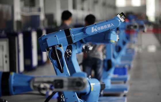 华数机器人助制造业转型